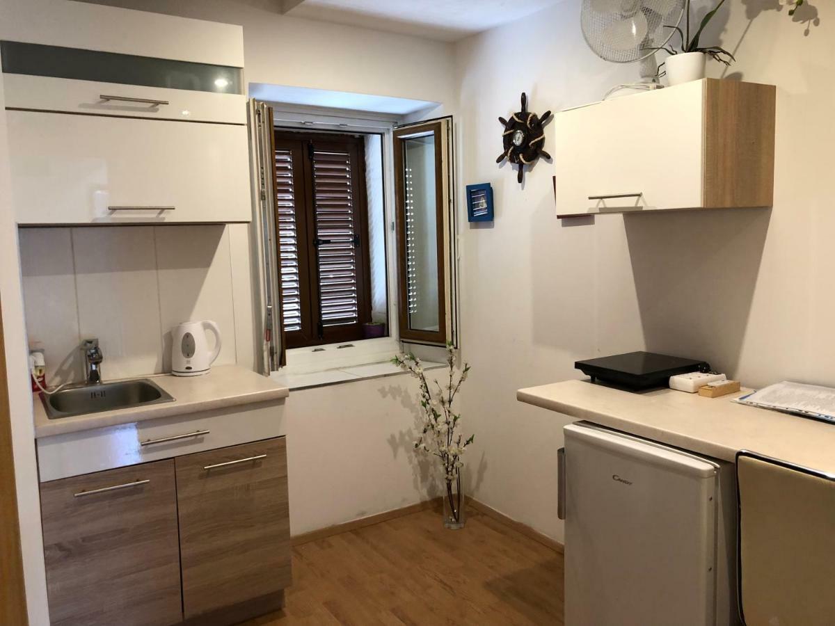Lily Apartment Koper Ngoại thất bức ảnh